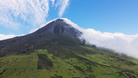 Aerial-view-of-the-breath-taking-mountain-at-Pico´s-Island,-Azores