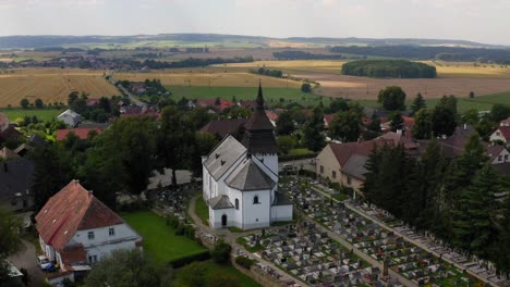 Tschechisches-Dorf-Nachod-Kirche-Europa