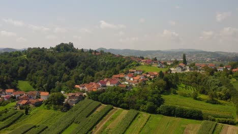 Slowenien-Kleines-Dorf-Sonnentag-Video