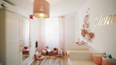 Beautiful-girls-bedroom-with-amazing-decoration