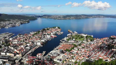 Antena:-Volando-Sobre-Bergen-En-Noruega