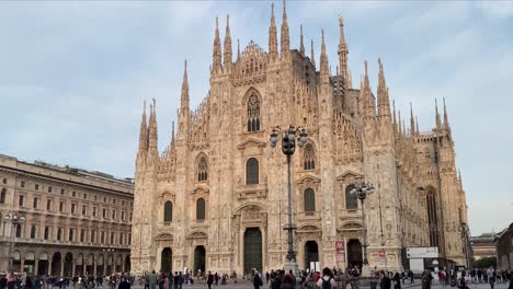 I-travel-Duomo-di-Milan-in-my-bike