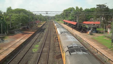 Passenger-train-standing-at-the-railway-station,-static-shot