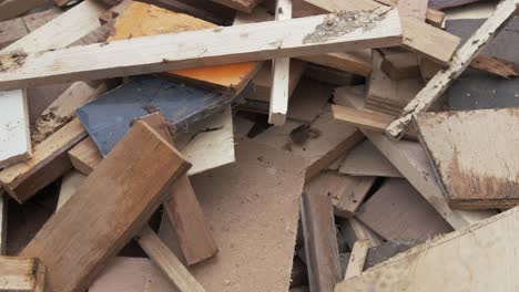 Pile-of-miscellaneous-wood-off-cuts