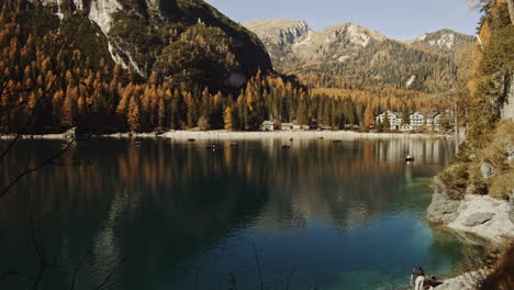 Shot-view-of-Lake-Braies,-Dolomites,-Italy