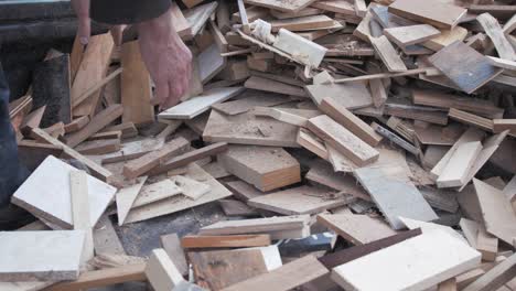 Grabbing-a-handful-of-miscellaneous-timber-off-cuts