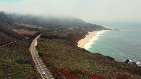 Die-Historische-Route-1-überquert-Die-Felsige-Küste-Von-Big-Sur,-Kalifornien