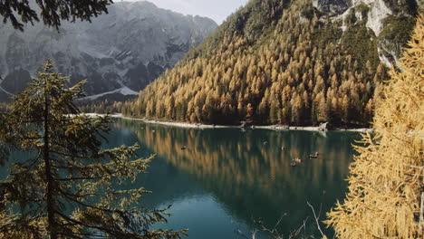 Lake-Braies-in-Italy.-tourists-paddling-boats