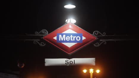 Canto-Subterráneo-Español---Estación-De-Metro-Sol