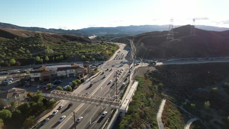 Autobahnverkehr-An-Einem-Typischen-Tag-In-Santa-Clarita-An-Der-Golden-Valley-Road-Und-Der-Sierra-Highway---Luftbild
