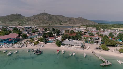 Aerial-view-fishing-town-typical-caribbean-houses-and-motorboats,-traveling-right-Gran-Roque