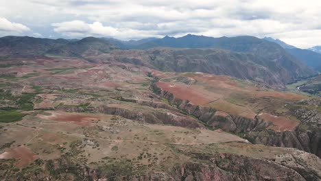Una-Vista-Impresionante-De-Un-Valle-En-Los-Andes