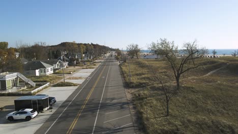 Southward-view-of-beach-Street-at-Pere-Marquette-beach-in-Muskegon
