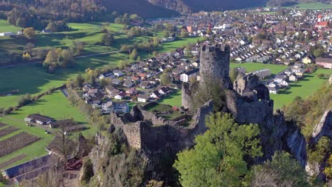 Ruina-Del-Castillo-Neu-falkenstein-Cerca-De-Balsthal-Suiza-Vista-Aérea