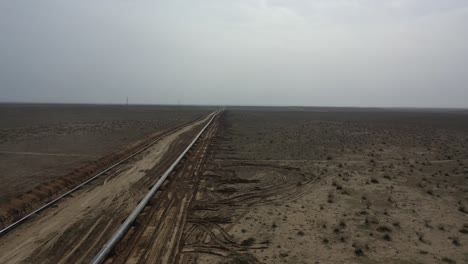 Natural-gas-pipeline-construction-in-the-desert
