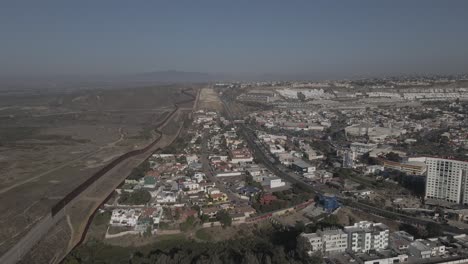 Aerial-shot-of-the-border-between-the-United-States-and-Mexico,-on-the-beaches-of-Tijuana,-where-the-border-wall-between-the-two-countries-can-be-seen
