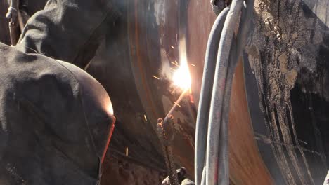 Man-welding-large-natural-gas-pipeline