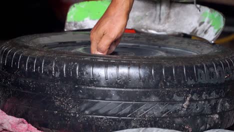 Air-removing-from-the-tyre-before-the-tyre-is-removed-from-the-rim-manualy