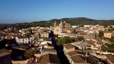 Iglesia-En-La-Ciudad-Del-Pueblo-De-Mallorca
