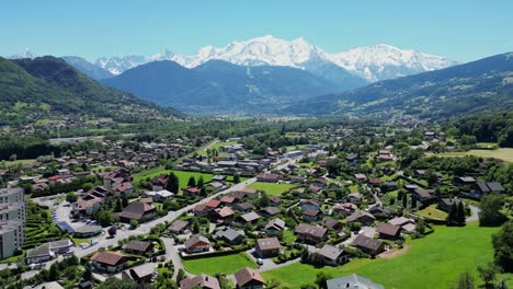 Mont-Blanc-Y-Passy-Valley-En-Los-Alpes-Franceses---Antena-Dolly-Adelante