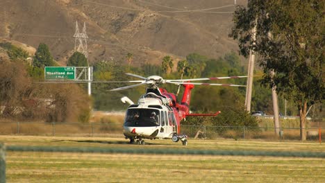 Firefighting-helicopter-lands-in-park