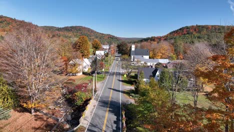 New-England,-Reading-Vermont-in-Fall-aerial-push-in
