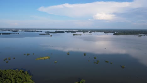 Untergetauchte-Überschwemmungsgebiete-Schufen-Kleine-Inseln-In-Bangladesch
