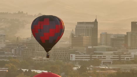 Long-shot-of-a-hot-air-balloon-floating-above-a-cityscape