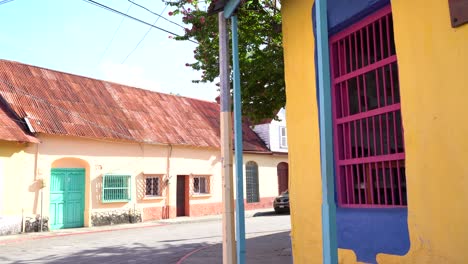 Flores,-a-beautiful-island-in-Guatemala-full-of-colorful-houses