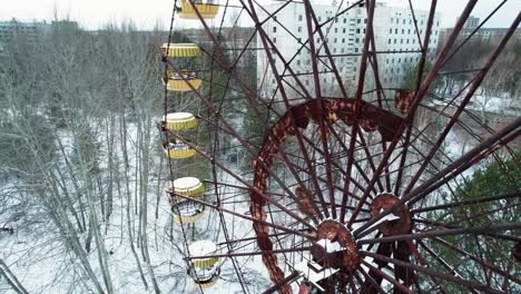 Rusty-Ferris-Wheel-and-winter-Pripyat-city-in-Chernobyl-exclusion-zone