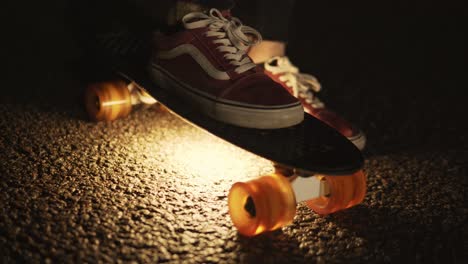 Licht-Unter-Einem-Pennyboard-Skateboard