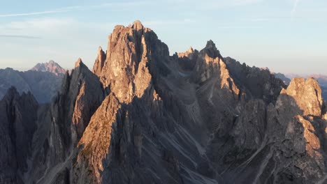 Jagged-dramatic-mountainsides-of-Cadini-di-Misurina,-Italian-Dolomites