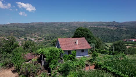 Solitary-cottage-overlooking-rural-countryside-valley-in-Portugal