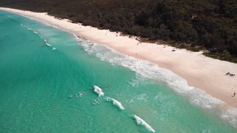 Aerial-overview-of-people-on-a-paradise-Beach-in-Jervis-bay,-NSW,-Australia---tilt,-drone-shot