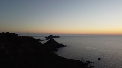 Wachturm-Und-Leuchtturm-Auf-Korsika-Bei-Sonnenuntergang