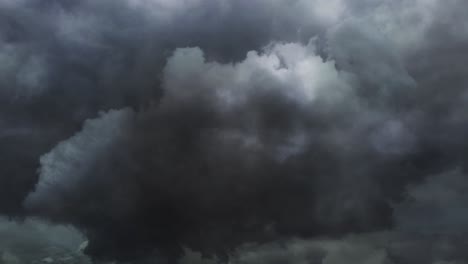 Animation-Von-Blitzen-Und-Wolken-über-Einem-Stürmischen-Himmel