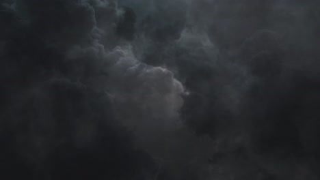 Wolken-Mit-Donner-Und-Blitz