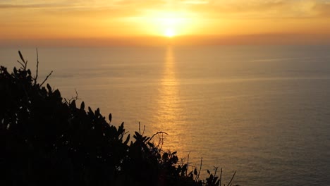 Fokus-Auf-Den-Wunderschönen-Sonnenuntergang-Auf-Korsika