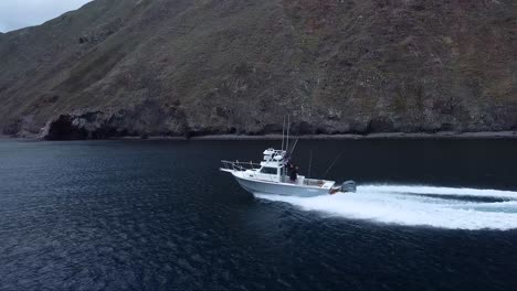 Parker-Boot-Fährt-Neben-Der-Insel-San-Clemente