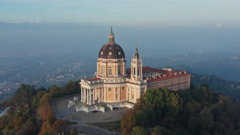 Aerial-forward-footage-of-Superga-Basilica-Turin-Italy