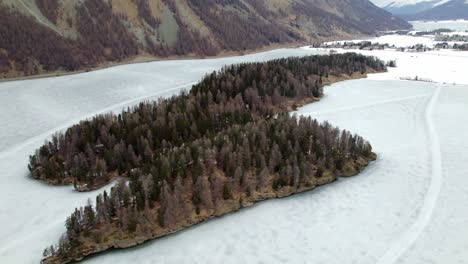Lago-Congelado-En-Las-Montañas