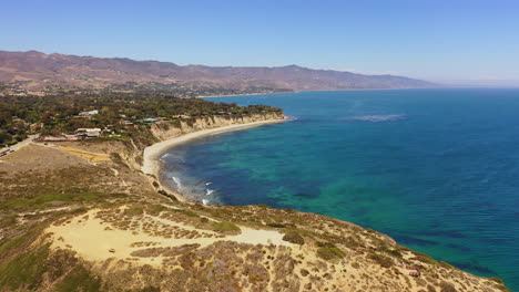 Aerial-drone-shot-of-the-famous-point-Dume-state-beach-in-Malibu,-California-on-a-sunny-summer-day