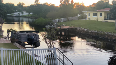 Scene-In-Waterfront-Village-In-Florida