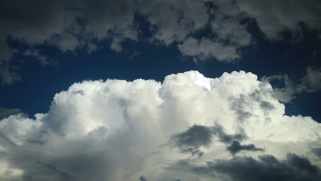 Zeitraffer-Der-Großen-Wolke,-Sturmvorbereitung-Im-Zeitraffer