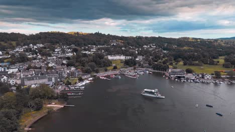 Bowness-Town-on-the-edge-shore-of-Lake-Windermere-in-the-Lake-District-National-Park