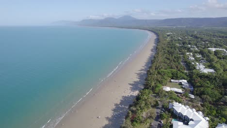 Turquoise-Ocean-At-Four-Mile-Beach-In-Port-Douglas,-Queensland,-Australia---aerial-pullback