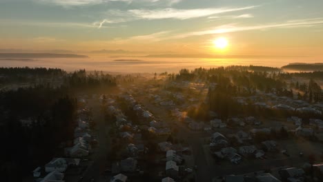 Wide-aerial-view-of-houses-in-Oak-Harbor,-Washington-during-a-foggy-sunrise