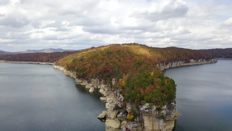 Aerial-Dolly-über-Den-Herbstlichen-Wäldern-Von-West-Virginia