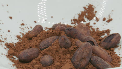 Schüssel-Kakaobohnen-Und-Kakaopulver-Langsam-Drehen