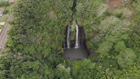 Schöne-Naturdrohnenansicht-Der-Berühmten-Wailua-Falls